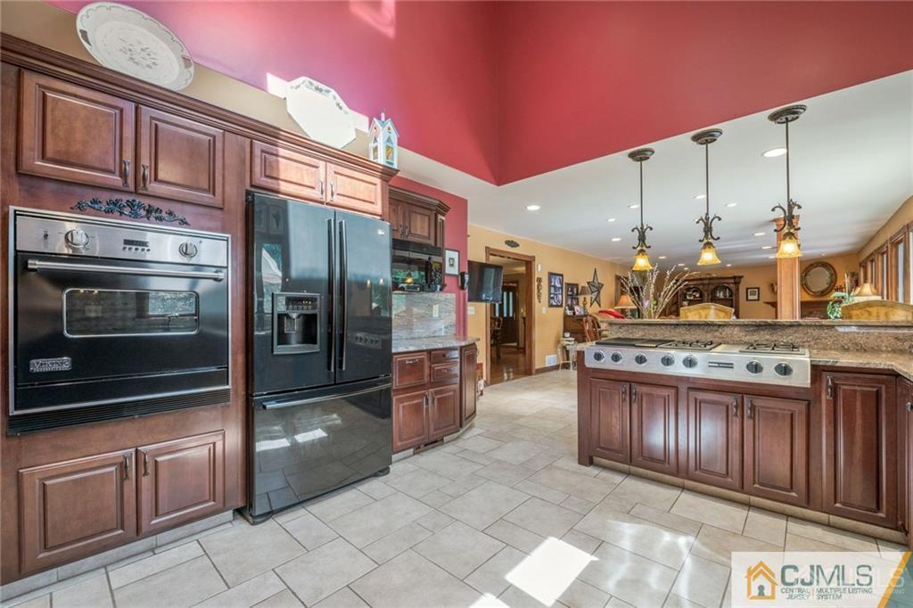 7 Falcon Road East Brunswick, NJ 08816 - Photo 14 of 34 Gallery Image 14