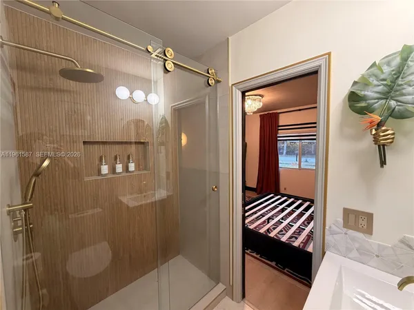 $7,200 | 920 Southwest 50th Avenue, Plantation, FL 33317