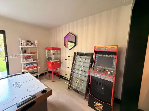 $7,200 | 920 Southwest 50th Avenue, Plantation, FL 33317