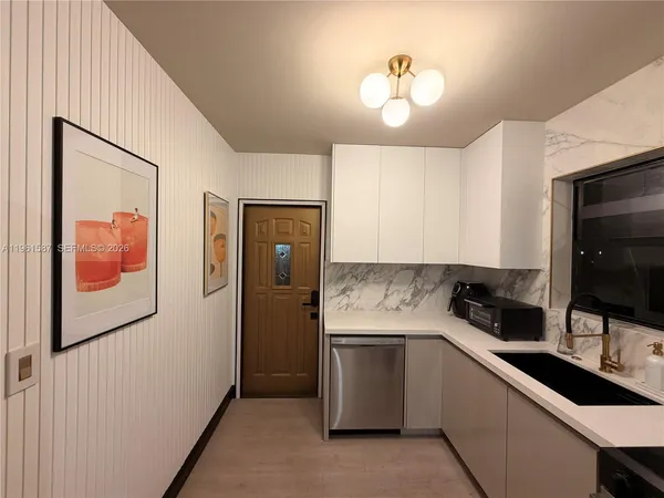 $7,200 | 920 Southwest 50th Avenue, Plantation, FL 33317