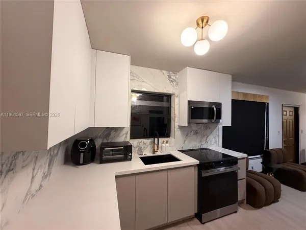 $7,200 | 920 Southwest 50th Avenue, Plantation, FL 33317