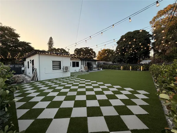 $7,200 | 920 Southwest 50th Avenue, Plantation, FL 33317