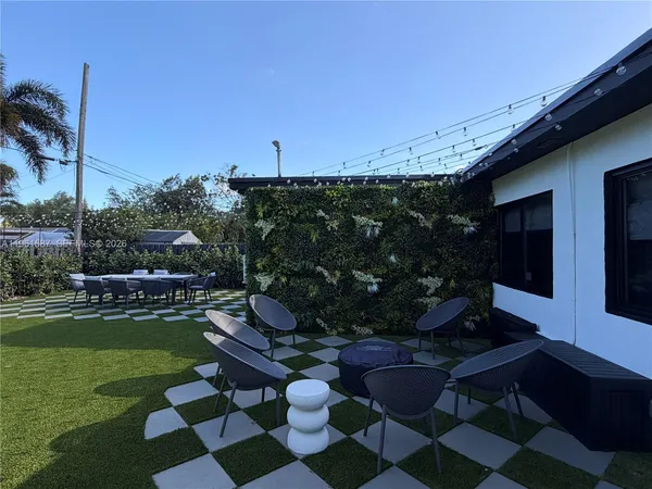 $7,200 | 920 Southwest 50th Avenue, Plantation, FL 33317