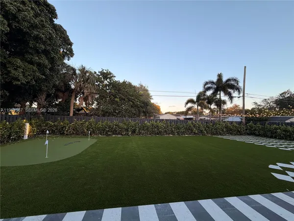 $7,200 | 920 Southwest 50th Avenue, Plantation, FL 33317