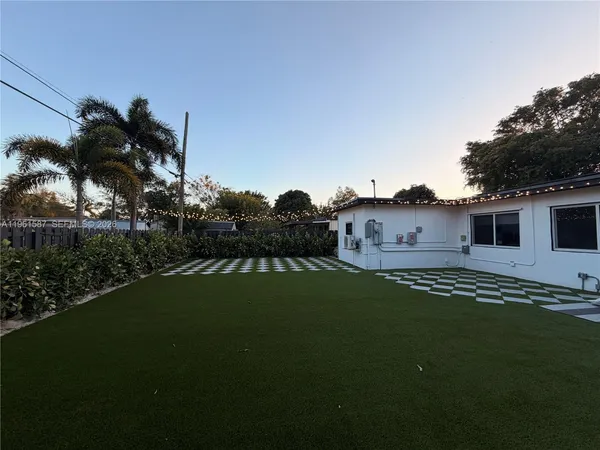 $7,200 | 920 Southwest 50th Avenue, Plantation, FL 33317