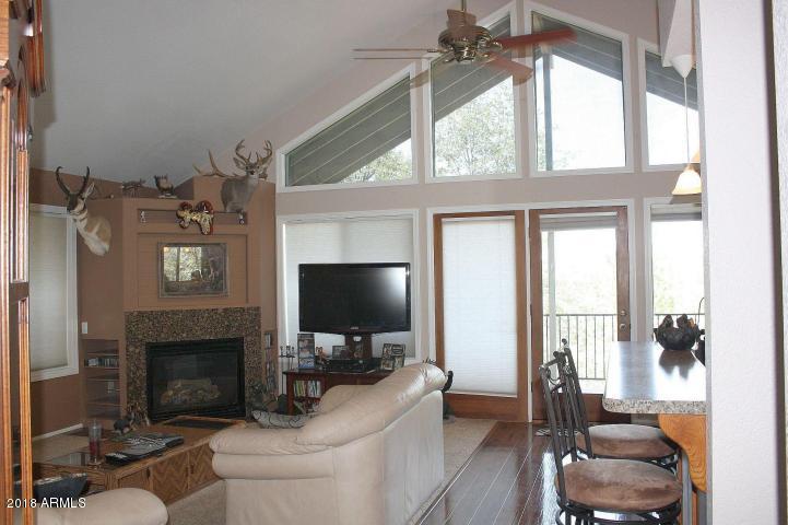 1402 North Sunset Drive Payson, AZ 85541 - Photo 10 of 28 Inviting room and deck access