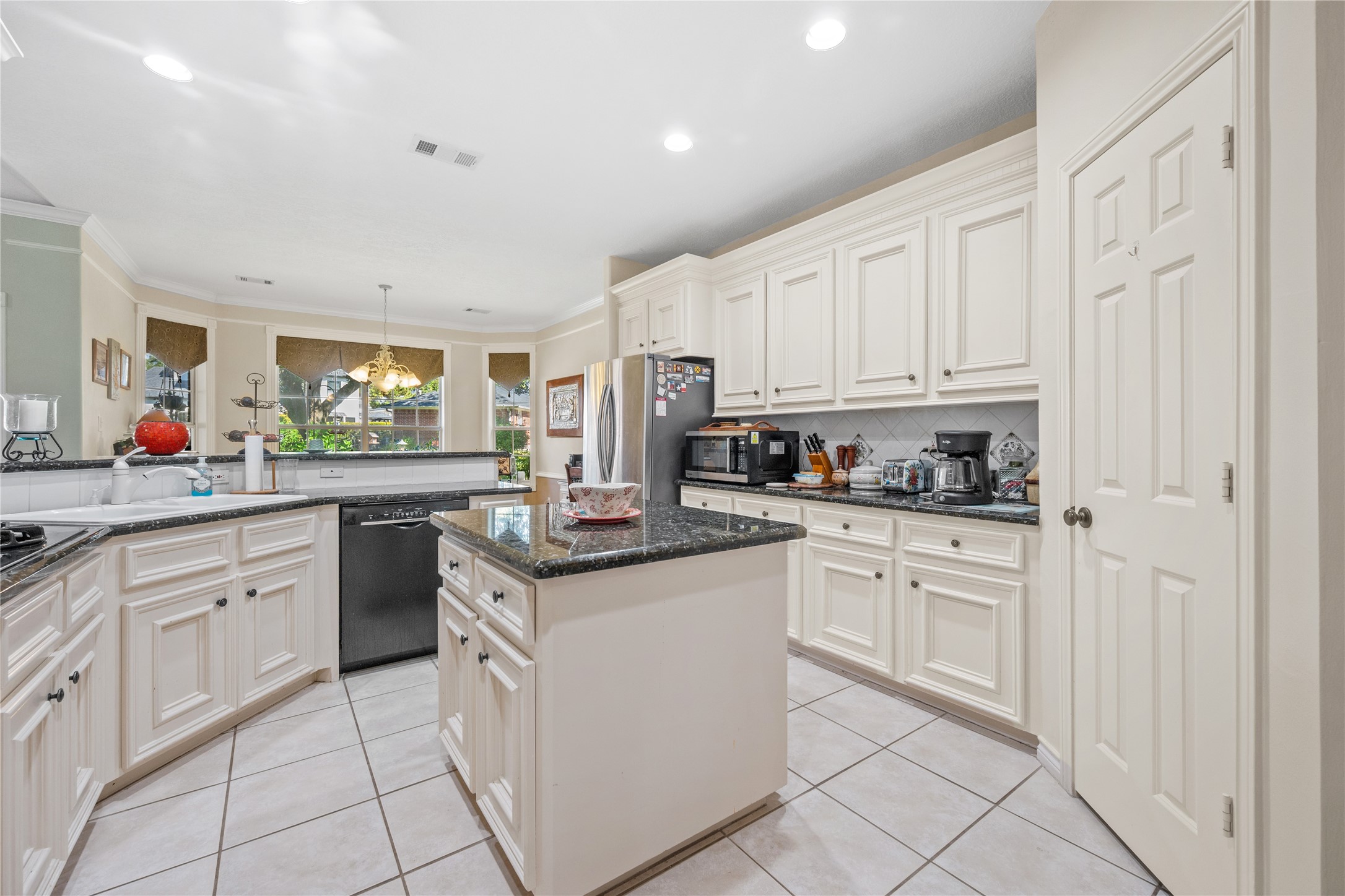 319 Palais Verde Road Montgomery, TX 77356 - Photo 13 of 39 a kitchen with white cabinets and white appliances