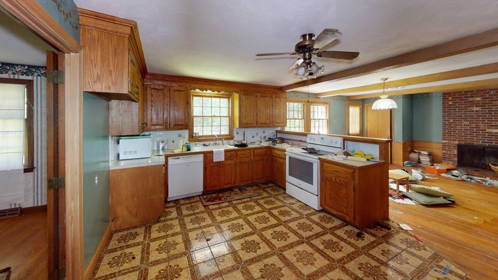 8 Pennock Road Chelmsford, MA 01824 - Photo 8 of 16