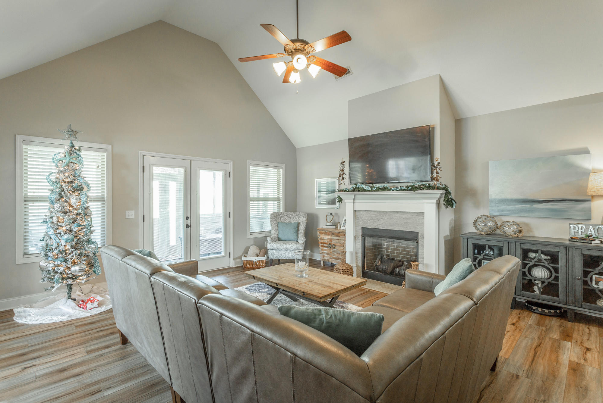 231 Live Oak Road Ringgold, GA 30736 - Photo 2 of 50 Living Room