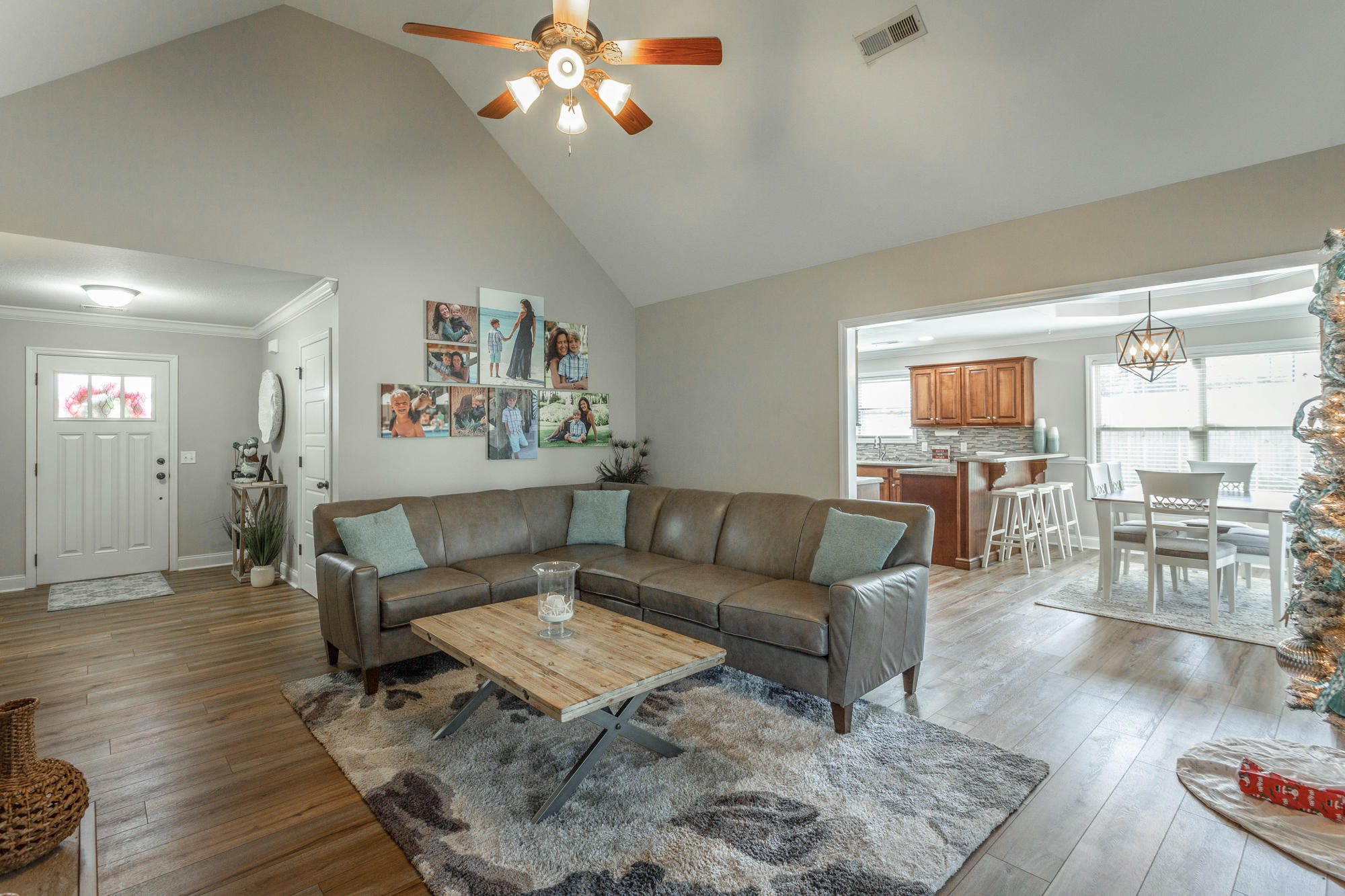 231 Live Oak Road Ringgold, GA 30736 - Photo 6 of 50 Living Room