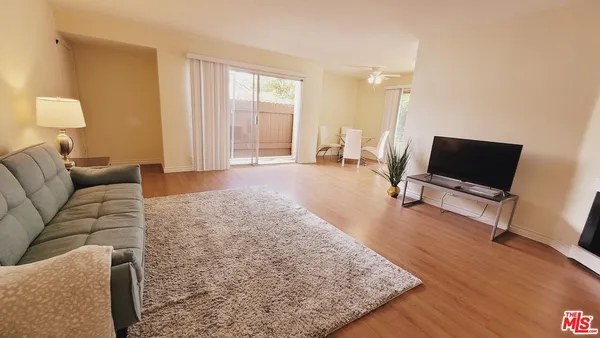 $3,995 | 818 7th Street, Unit 1, Santa Monica, CA 90403