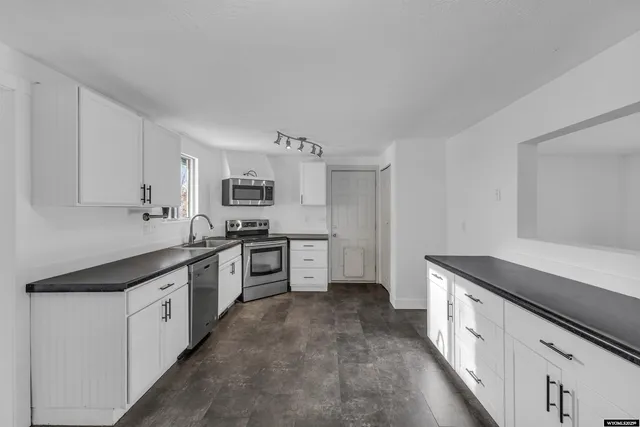 $337,500 | 290 Cedar Street, Green River, WY 82935