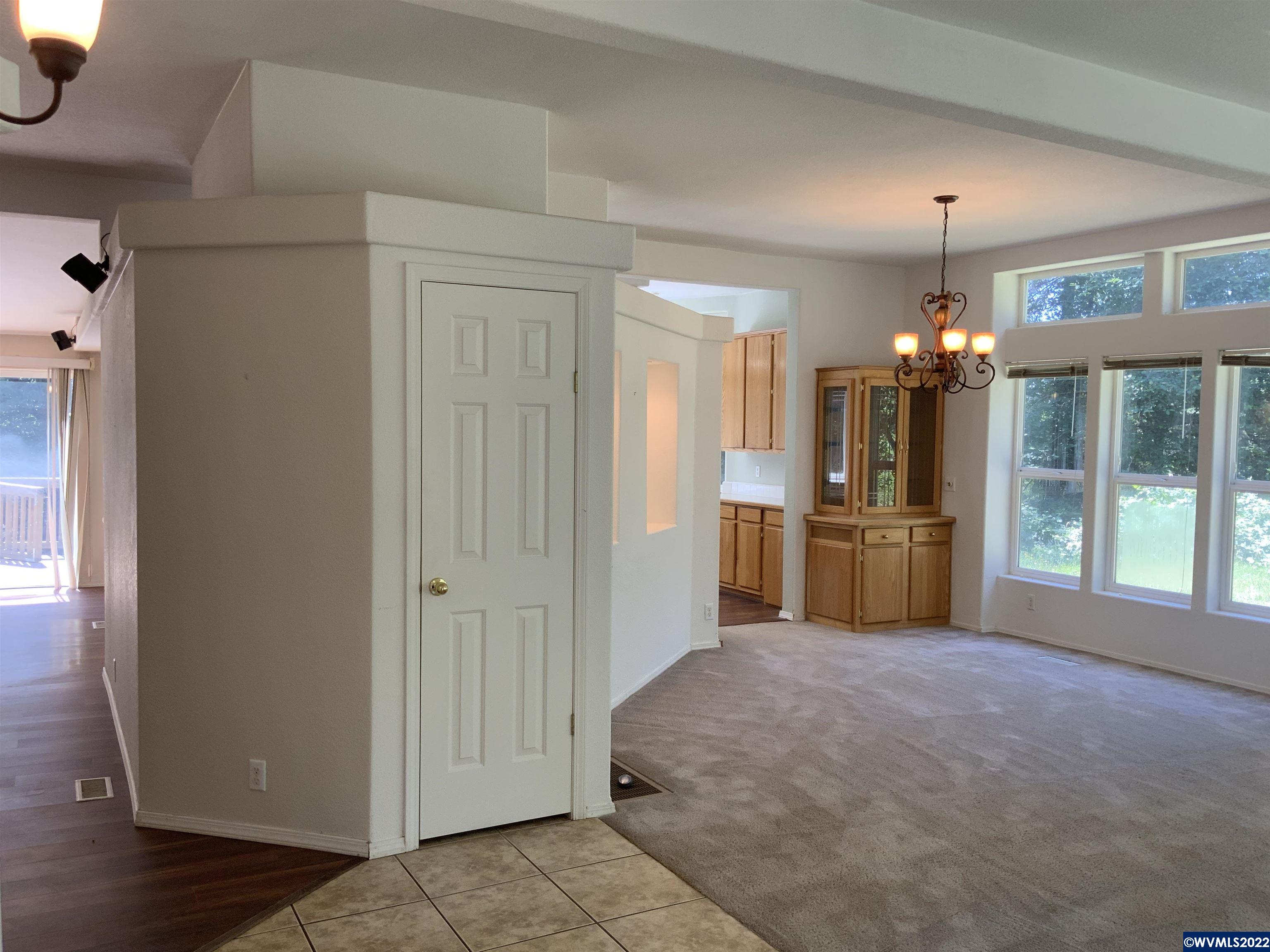 34177 East Lacomb Road Lebanon, OR 97355 - Photo 9 of 42 Gallery Image 9
