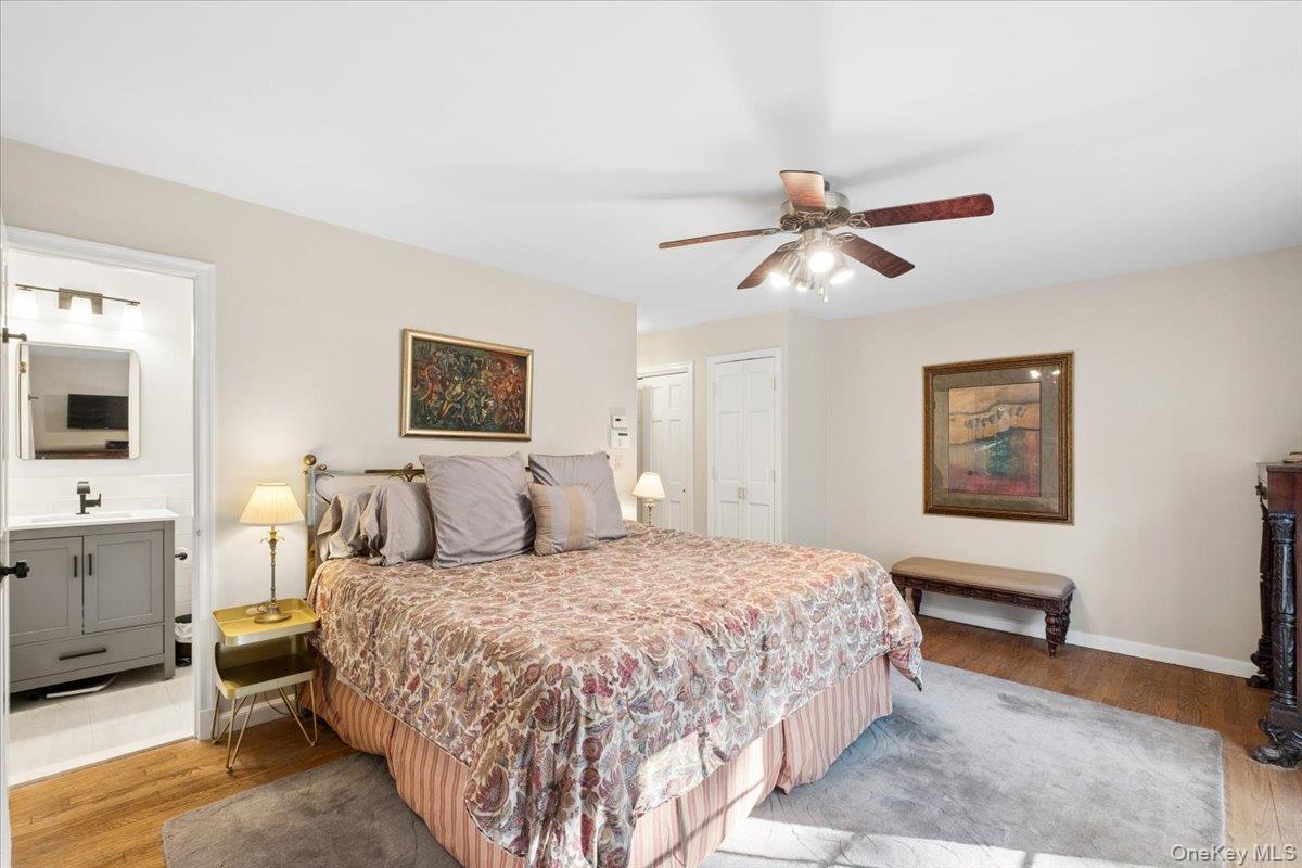 372 Fort Hill Road Scarsdale, NY 10583 - Photo 16 of 40 Primary bedroom with luxe en-suite bath