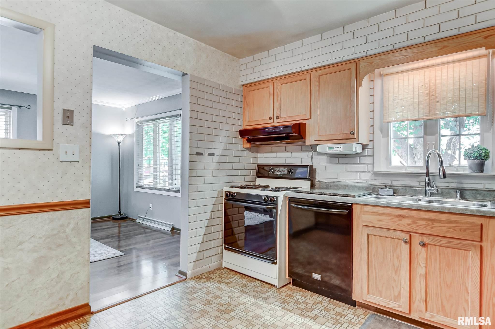 2260 East Watch Avenue Springfield, IL 62702 - Photo 11 of 31 Gallery Image 11