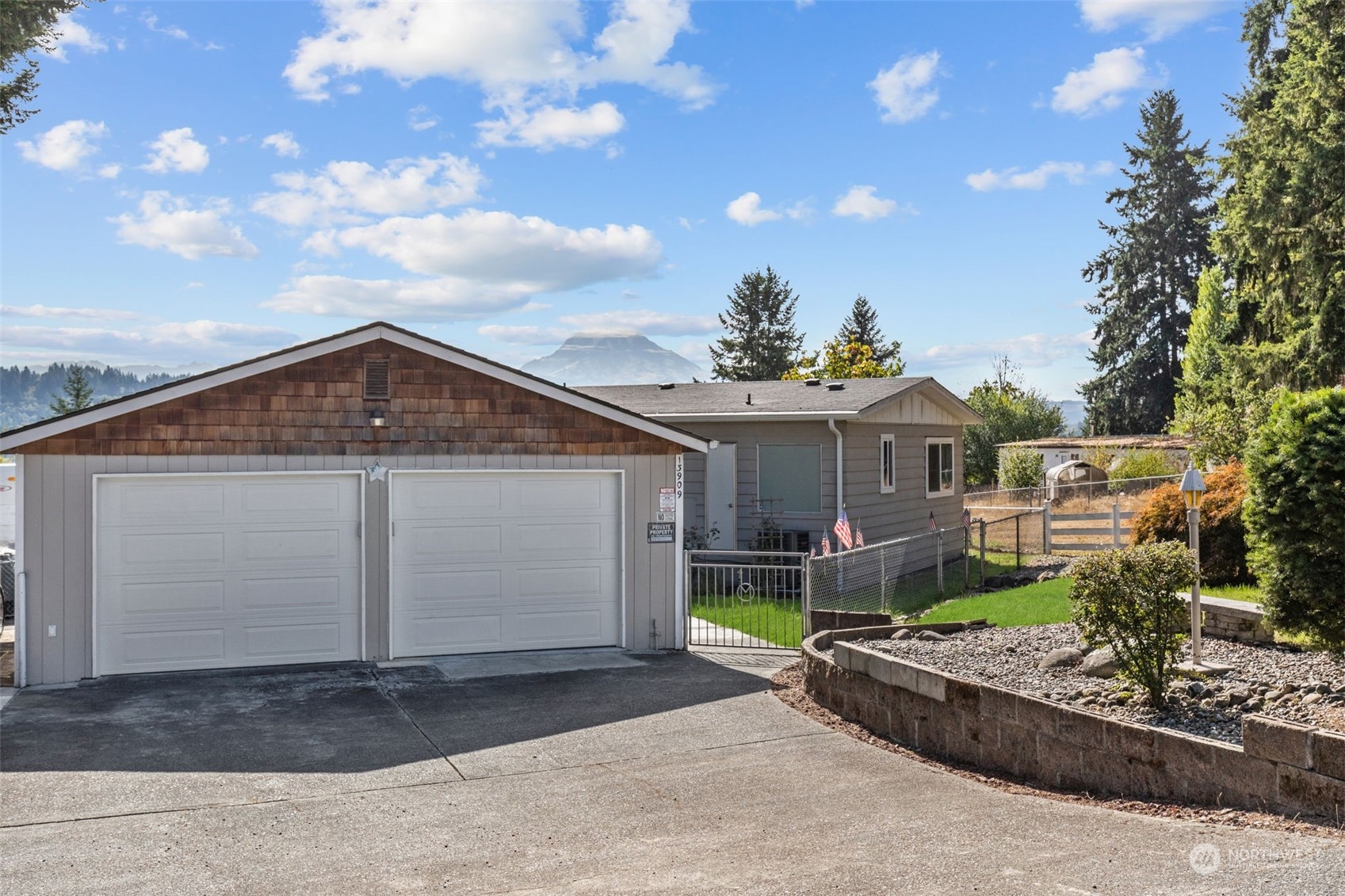 13909 Prairie Ridge Drive East Bonney Lake, WA 98391 - Photo 35 of 36 a front view of a house with a garden