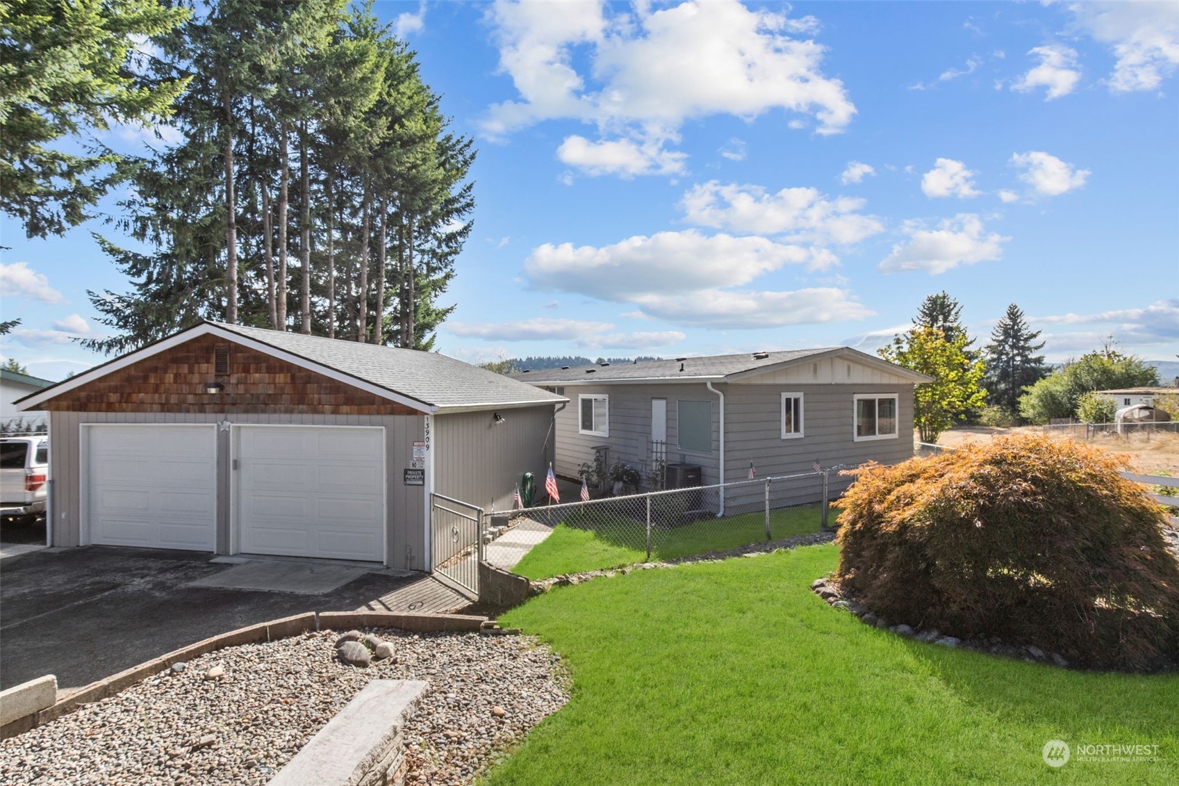 13909 Prairie Ridge Drive East Bonney Lake, WA 98391 - Photo 36 of 36 a front view of a house with garden