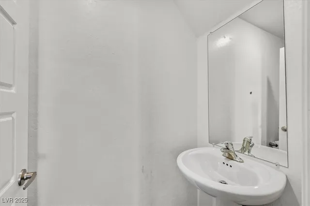 $370,000 | 2212 Langmore Street, Las Vegas, NV 89115