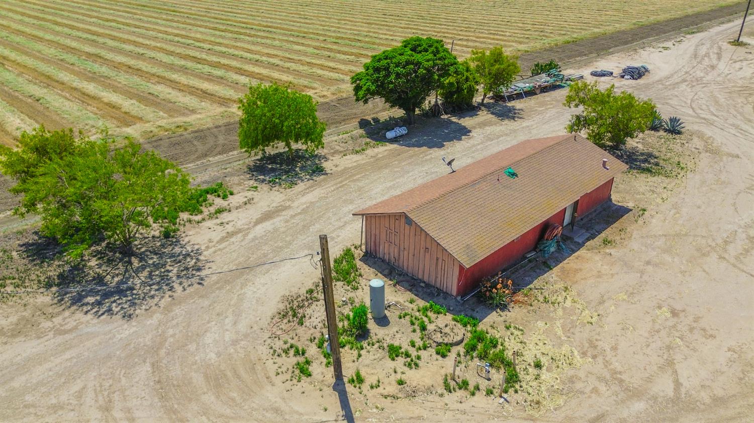 0 Santa Fe Grade Los Banos, CA 93635 - Photo 26 of 50 a view of a house with a yard