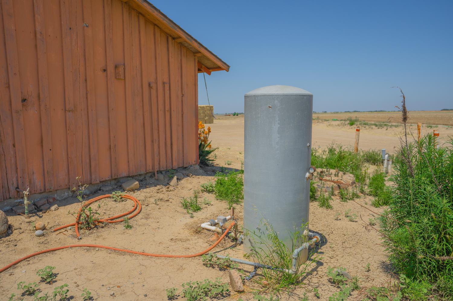 0 Santa Fe Grade Los Banos, CA 93635 - Photo 39 of 50 a backyard of a house