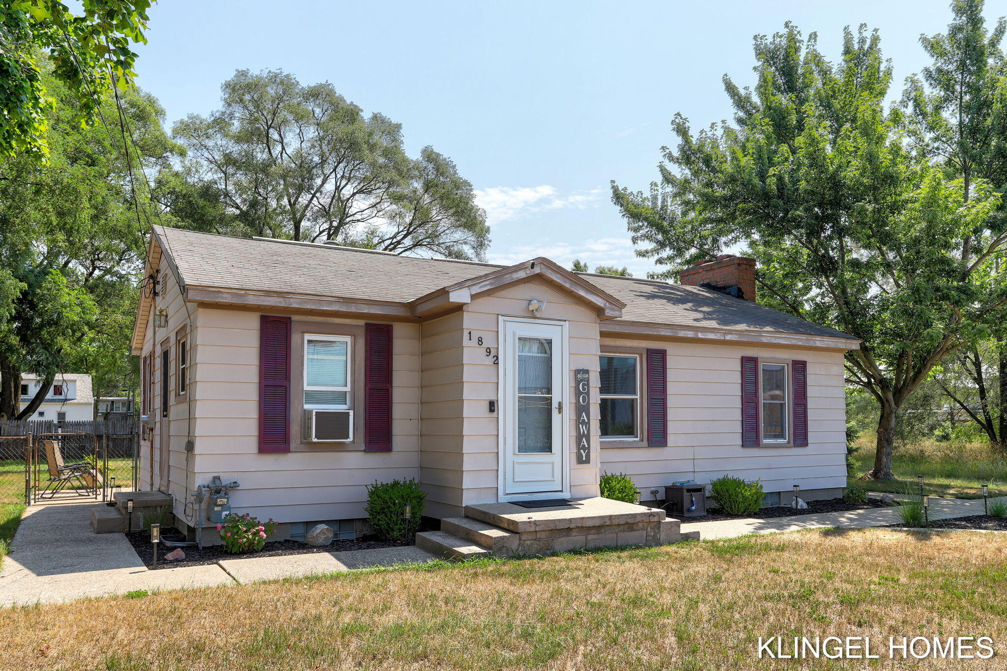 1892 Rouse Street Muskegon, MI 49442 - Photo 2 of 31 3-web-or-mls-1892-rouse-st