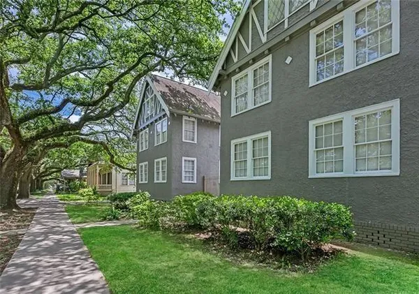$2,200 | 920 South Carrollton Avenue, Unit Q, New Orleans, LA 70118
