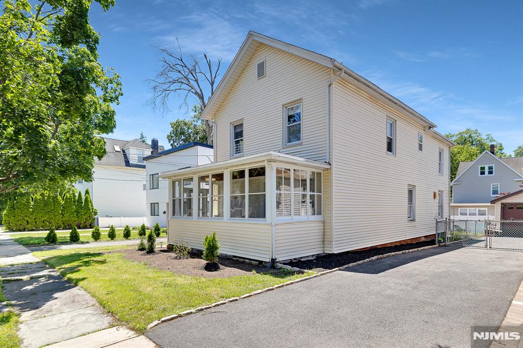 25 Riverview Avenue Rutherford, NJ 07070 - Photo 3 of 50