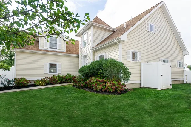 $2,295,000 | 44 Wimbledon Circle, Portsmouth, RI 02871