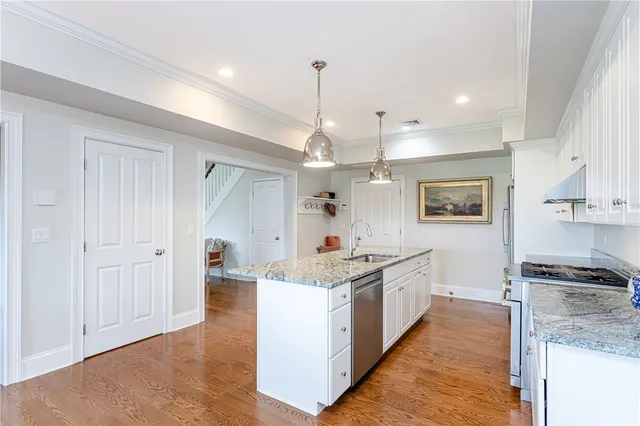 $2,295,000 | 44 Wimbledon Circle, Portsmouth, RI 02871