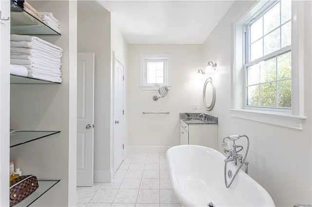 $2,295,000 | 44 Wimbledon Circle, Portsmouth, RI 02871