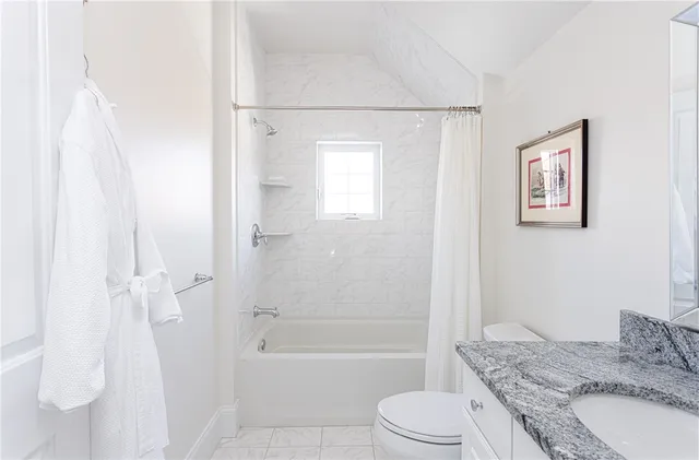 $2,295,000 | 44 Wimbledon Circle, Portsmouth, RI 02871