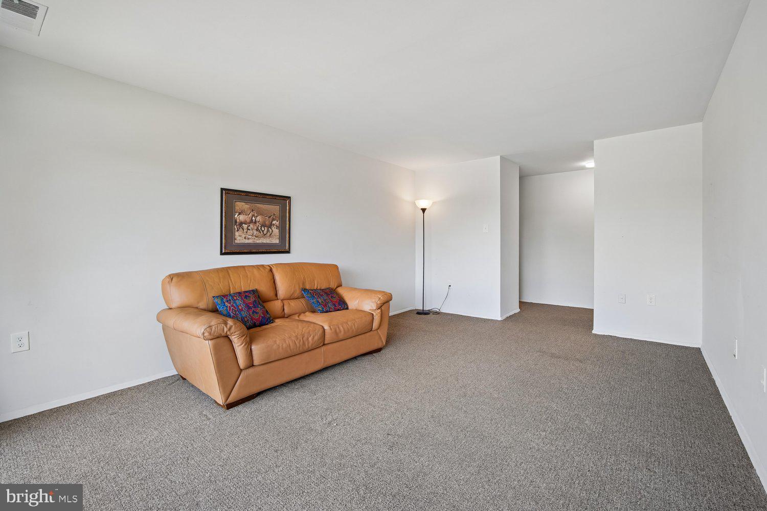 9926 Walker House Road, Unit 99263 Gaithersburg, MD 20886 - Photo 7 of 63 Living Room
