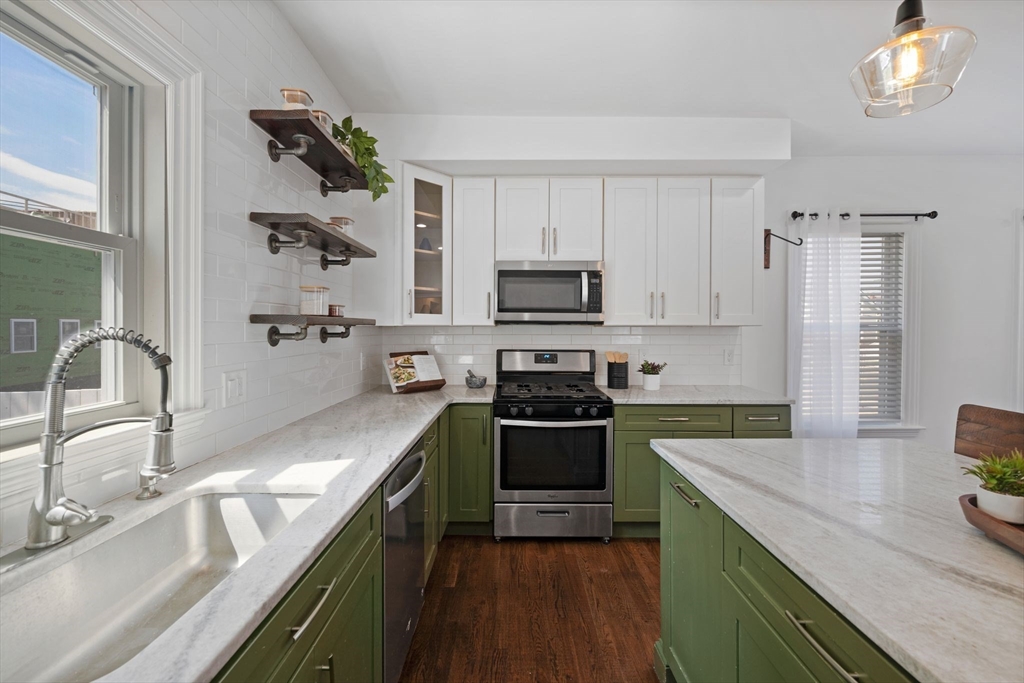 8 Chestnut Street Lynn, MA 01902 - Photo 2 of 39