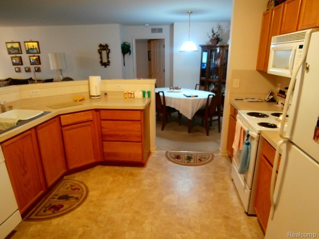 4031 Hampton Ridge Boulevard Howell, MI 48843 - Photo 12 of 23 P1010030 - Copy.JPG