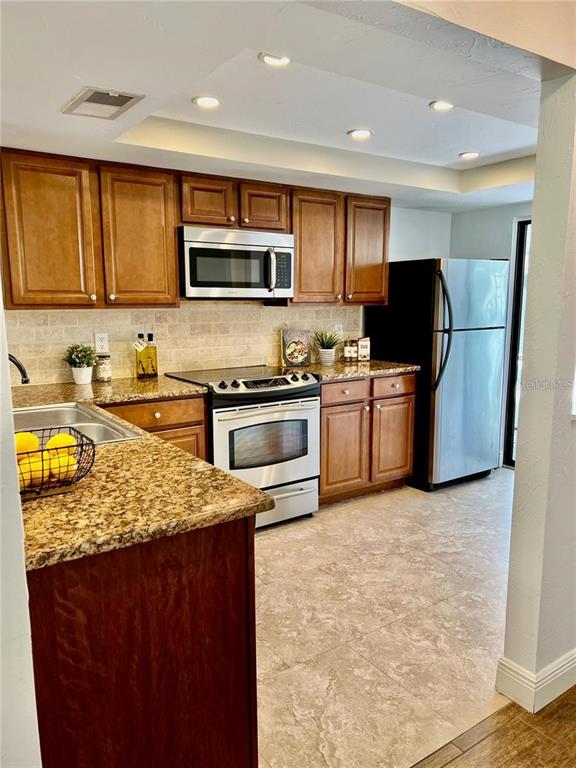 5613 Summerside Lane, Unit 47A Sarasota, FL 34231 - Photo 3 of 21