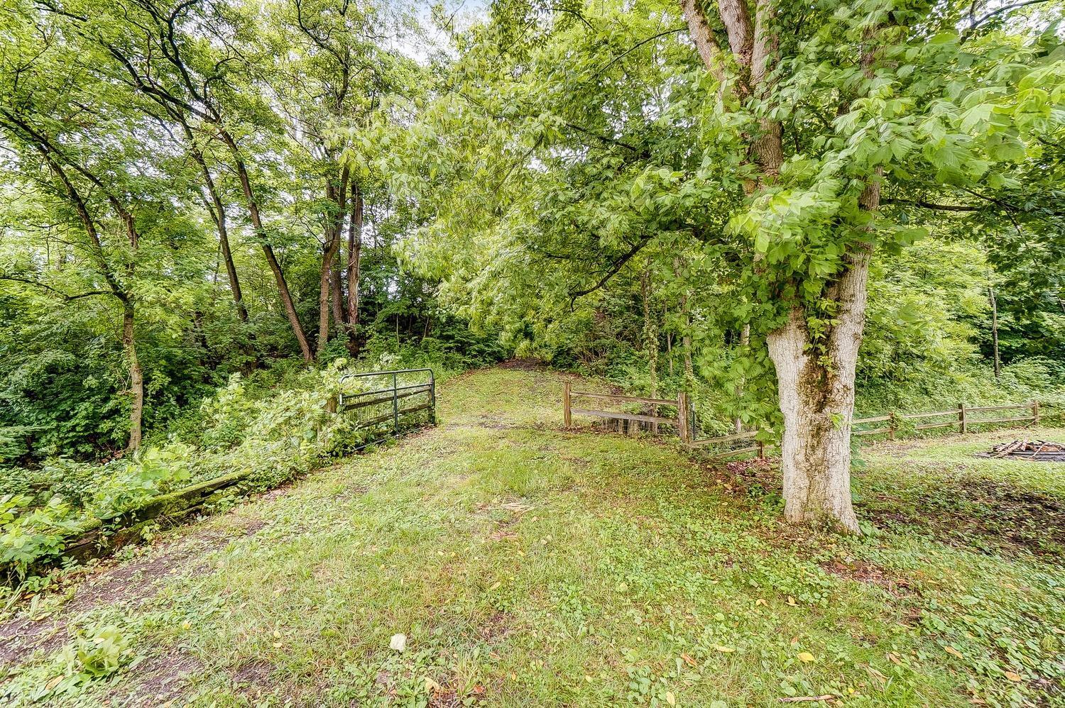 9911 Pippin Road Cincinnati, OH 45231 - Photo 33 of 40