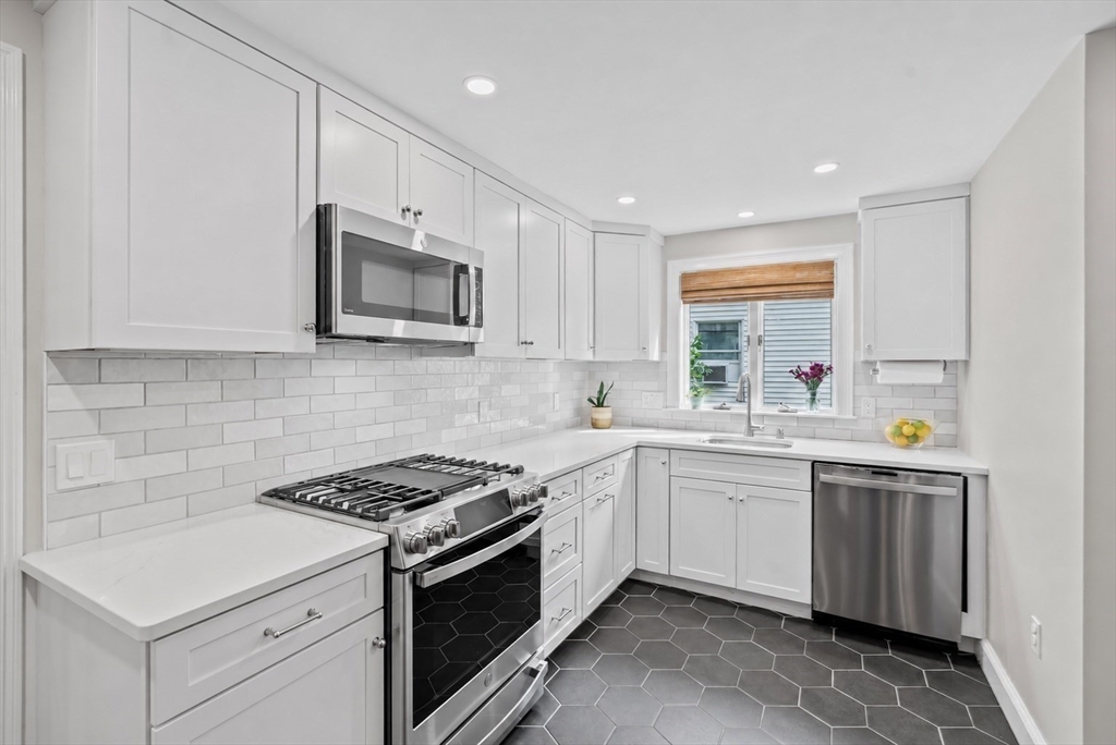 17 Keane Road Boston, MA 02132 - Photo 10 of 42
