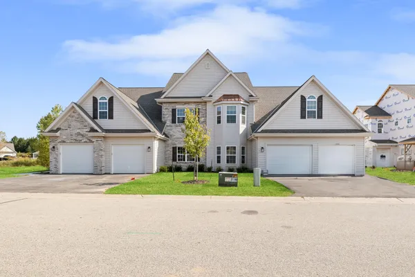 $349,900 | 1874 Woodland Way, Unit 4333, Slinger, WI 53086