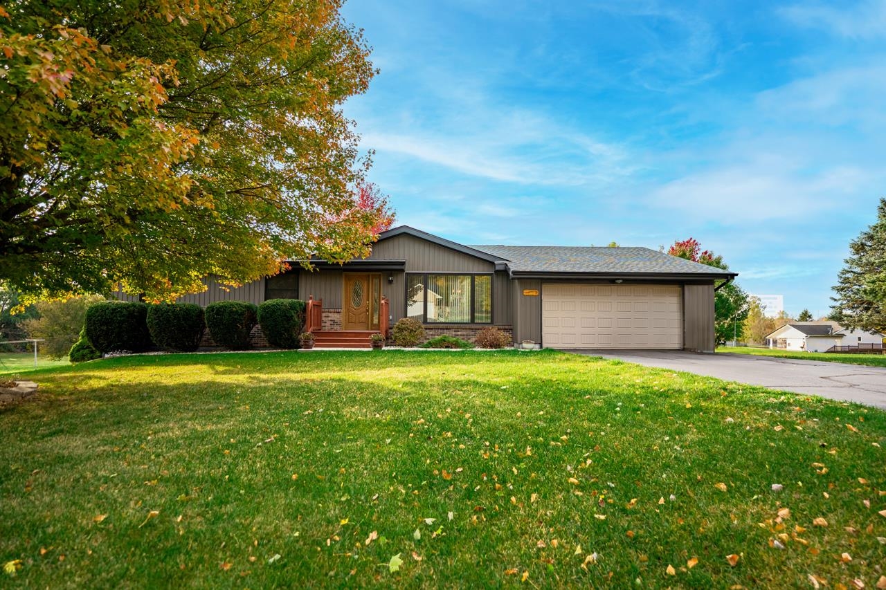 295 Forestcliff Court Lake Summerset, IL 61019 - Photo 2 of 30 a backyard of a house