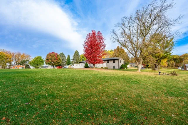 $240,000 | 295 Forestcliff Court, Lake Summerset, IL 61019