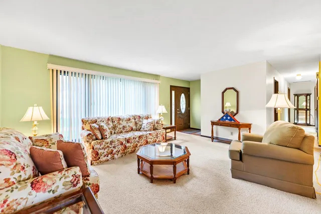 $240,000 | 295 Forestcliff Court, Lake Summerset, IL 61019