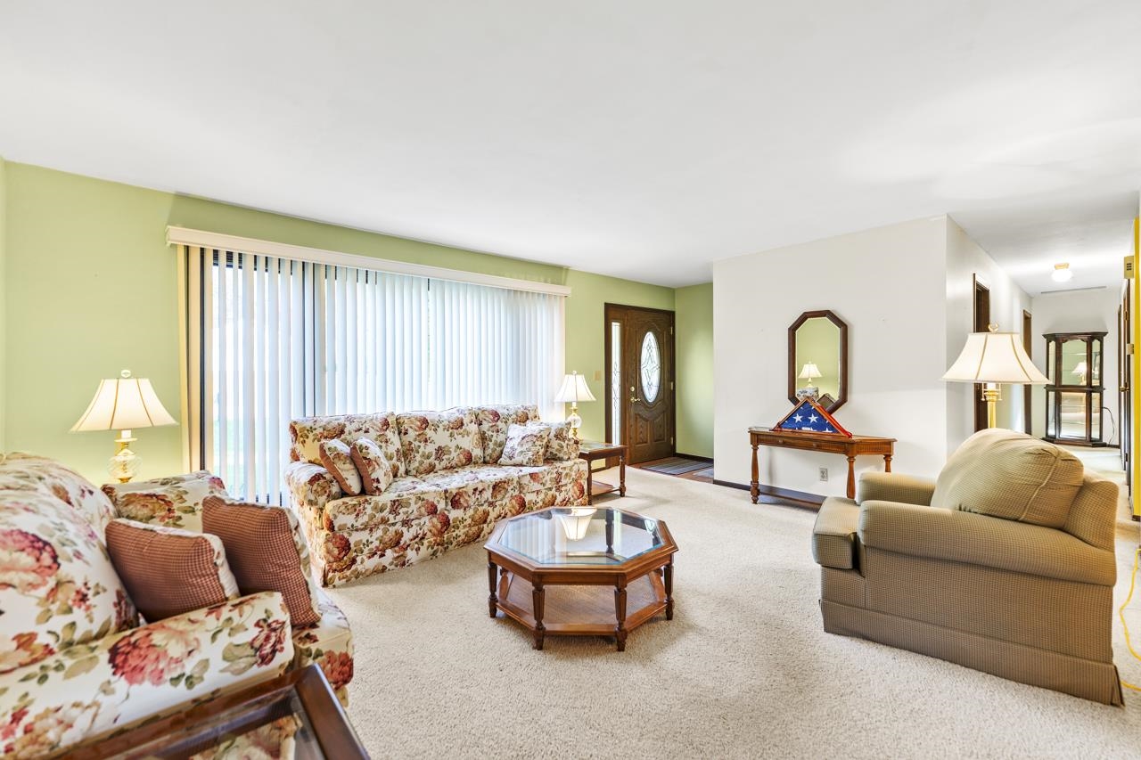 295 Forestcliff Court Lake Summerset, IL 61019 - Photo 4 of 30 a living room with furniture and a large window