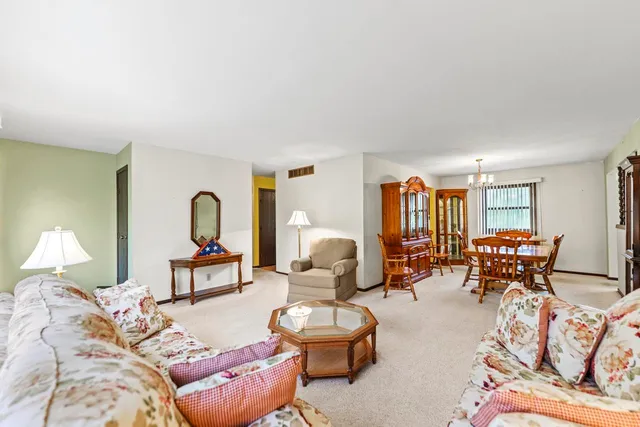 $240,000 | 295 Forestcliff Court, Lake Summerset, IL 61019