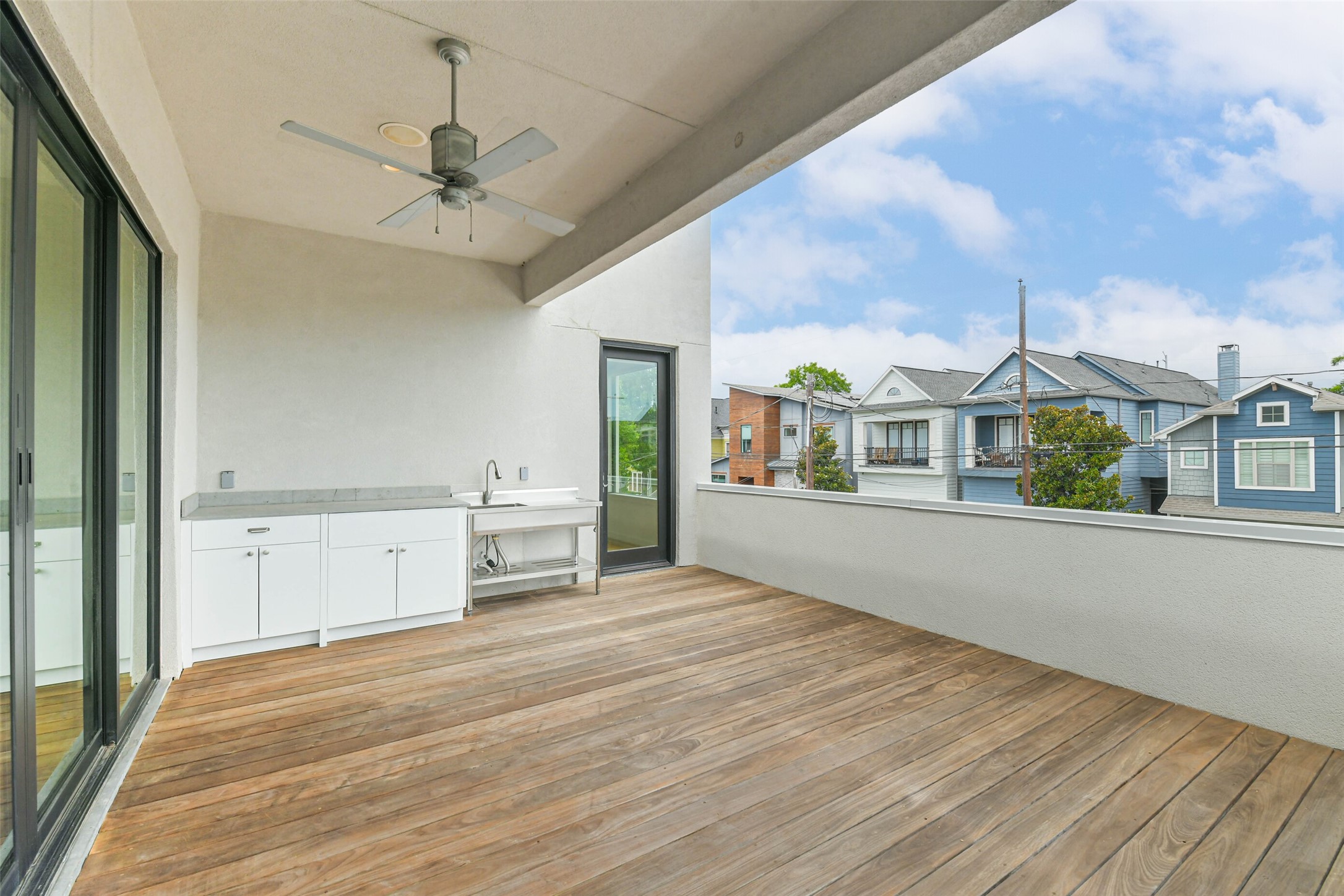 815 Alexander Street Houston, TX 77007 - Photo 43 of 49 Private upper-level outdoor living space.