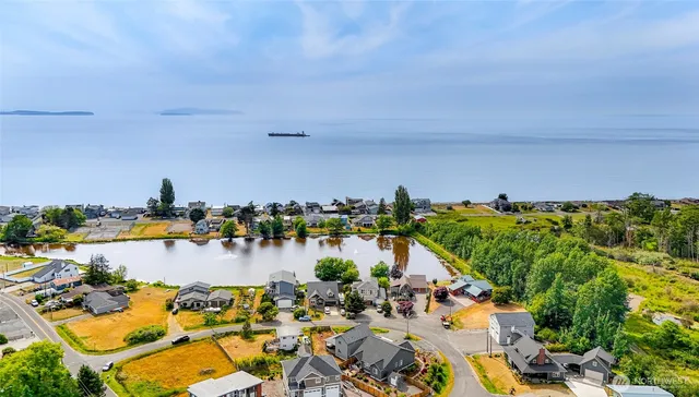 a view of a garden with houses