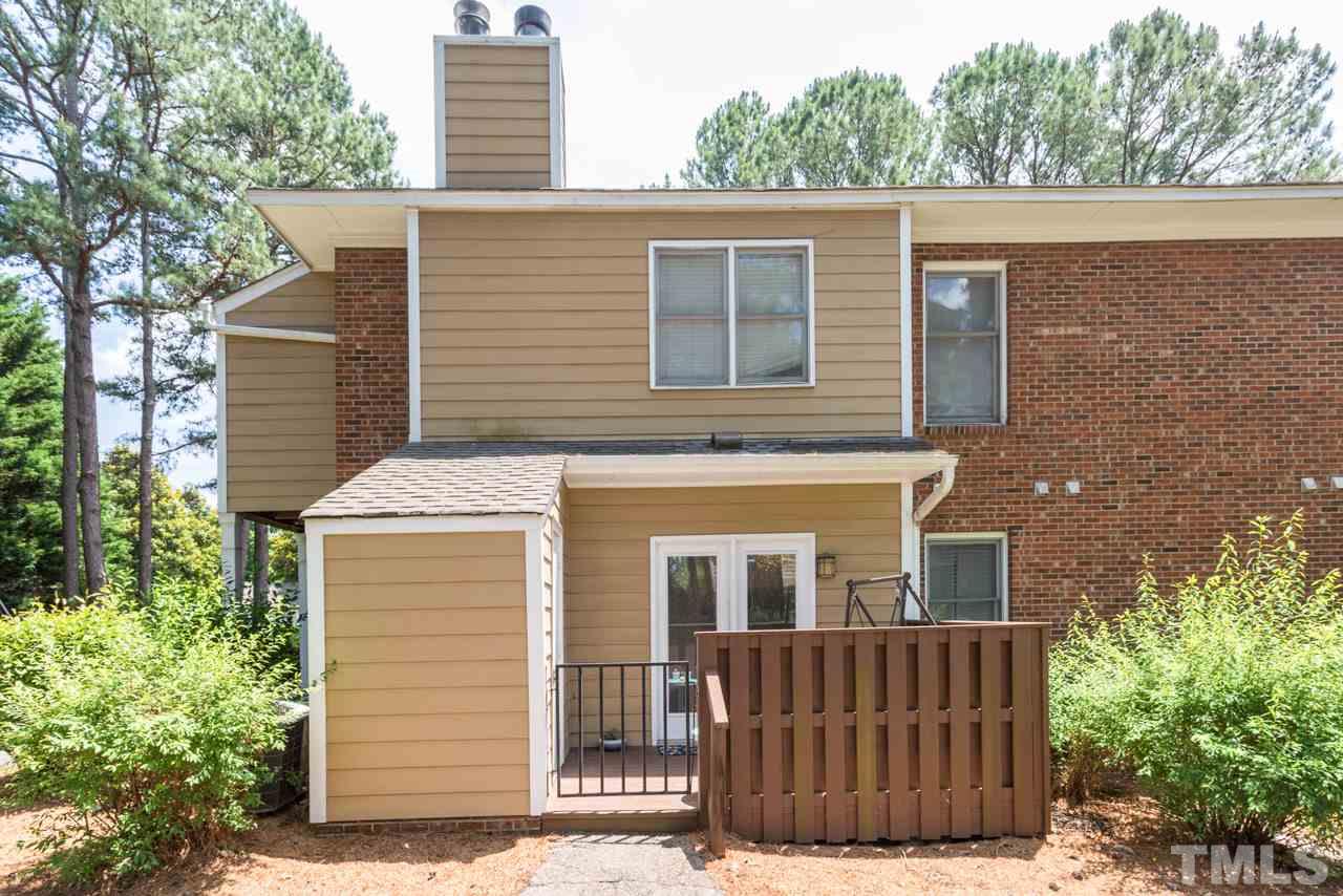 3221 Mill Run Raleigh, NC 27612 - Photo 4 of 20 a front view of a house with a garden