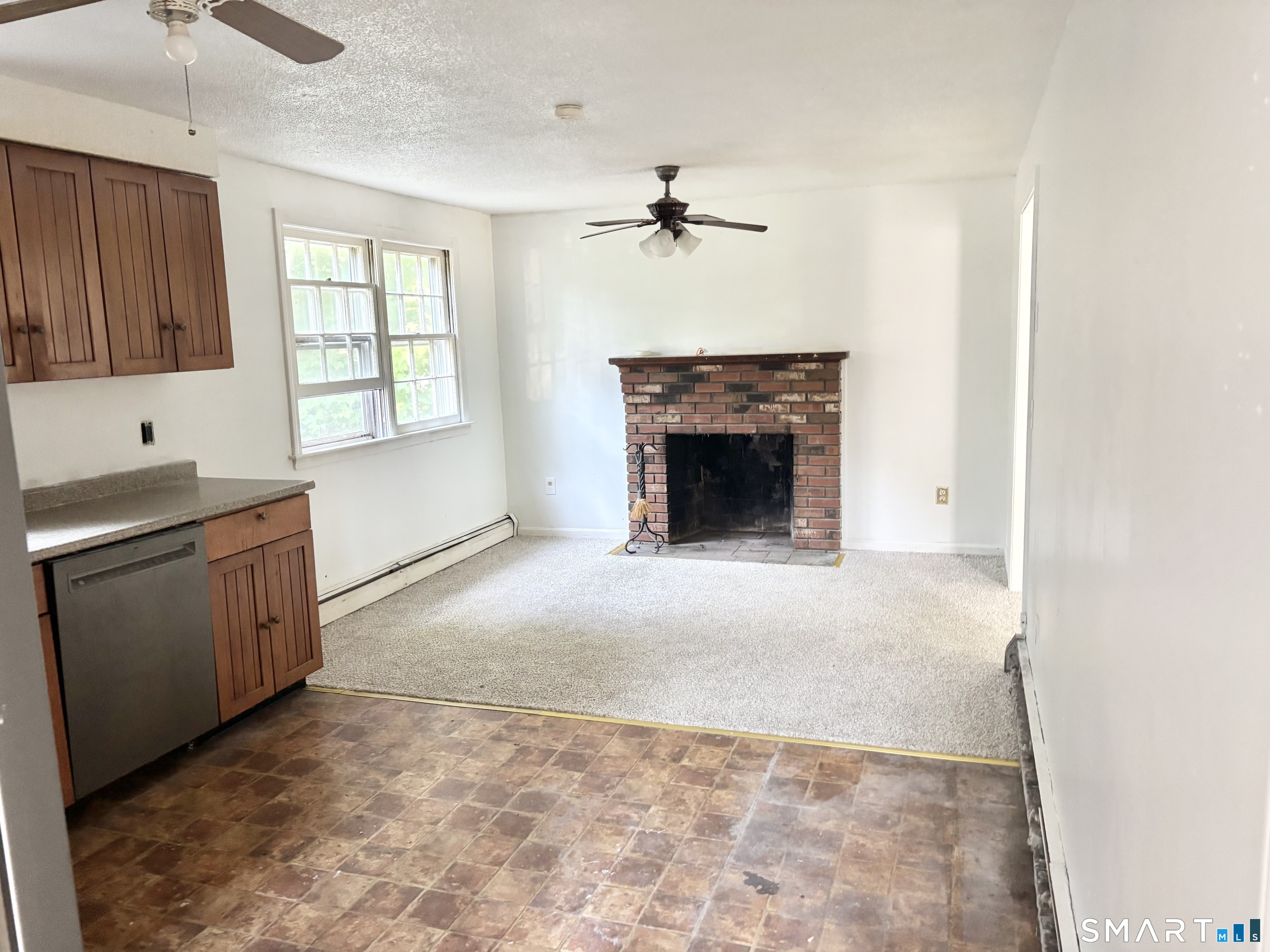 369 Bidwell Street Manchester, CT 06040 - Photo 5 of 13