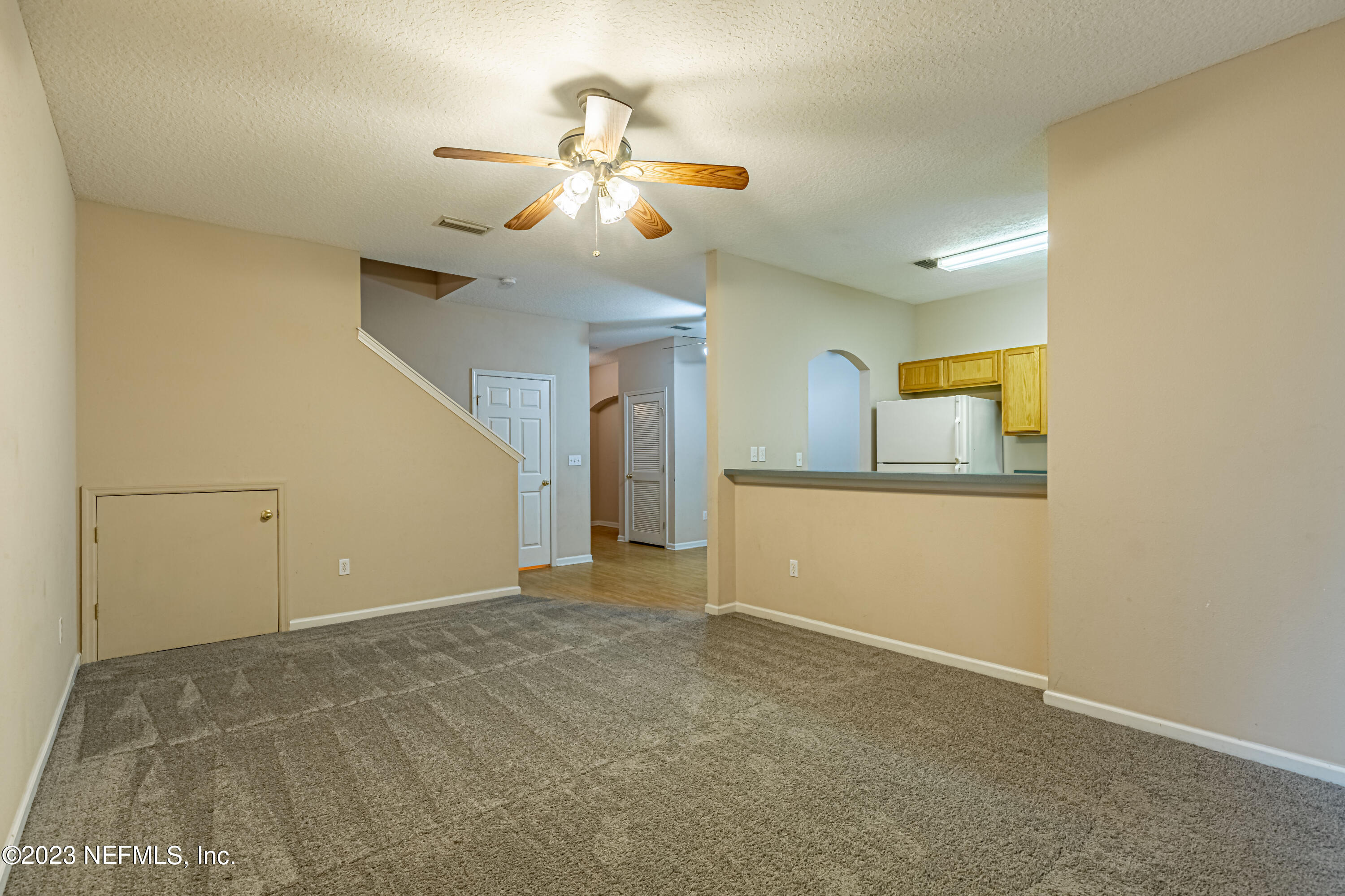 5260 Collins Road, Unit 405 Jacksonville, FL 32244 - Photo 8 of 27 9 Family Room-3