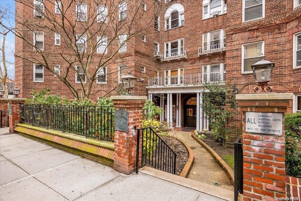 124-16 84th Road, Unit 5K Queens, NY 11415 - Photo 1 of 1 Gallery Image 1