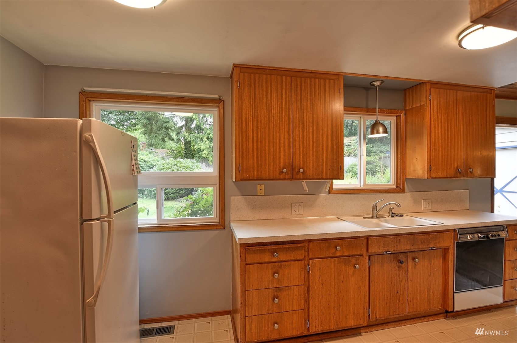 7904 192nd Place Southwest Edmonds, WA 98026 - Photo 15 of 28 Gallery Image 15